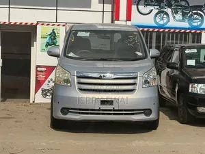 Toyota Noah 2009 Silver
