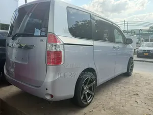 Toyota Noah 2009 Silver