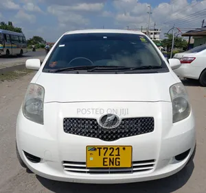 Toyota Vitz 2009 White