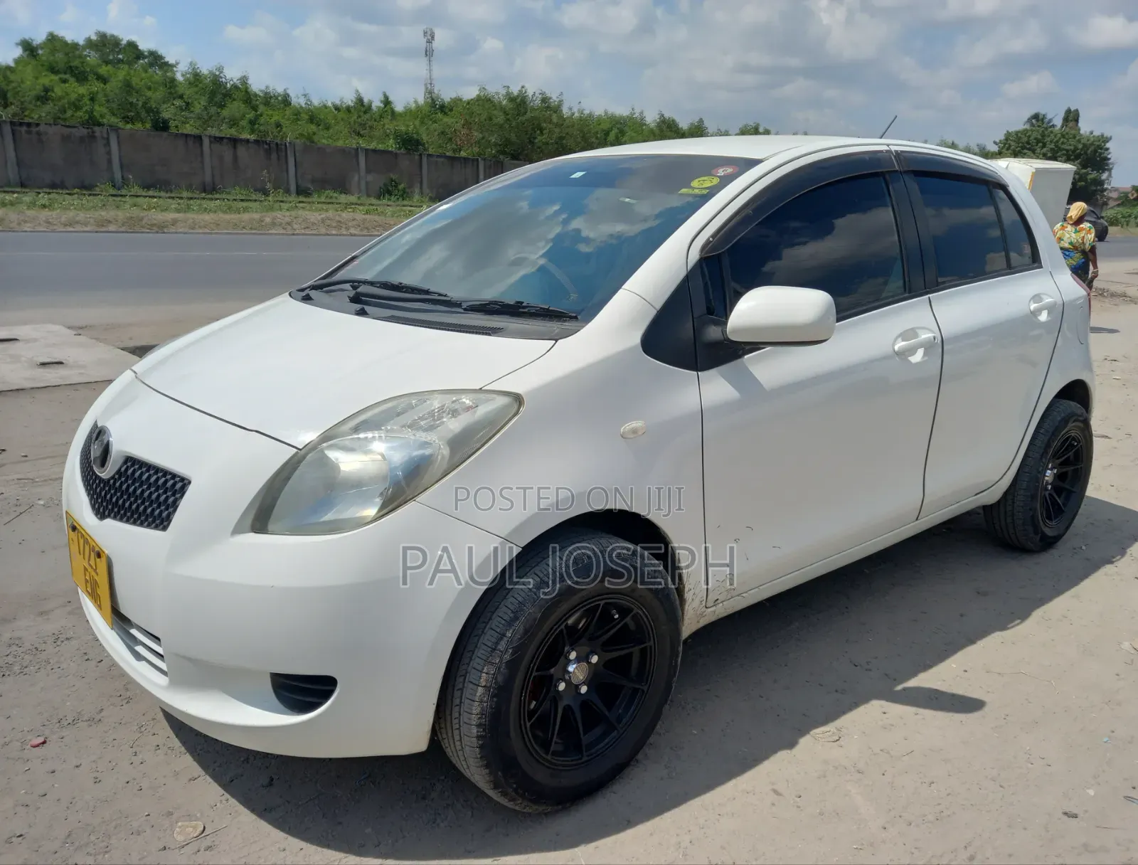 Toyota Vitz 2009 White