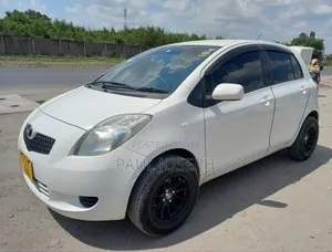 Toyota Vitz 2009 White