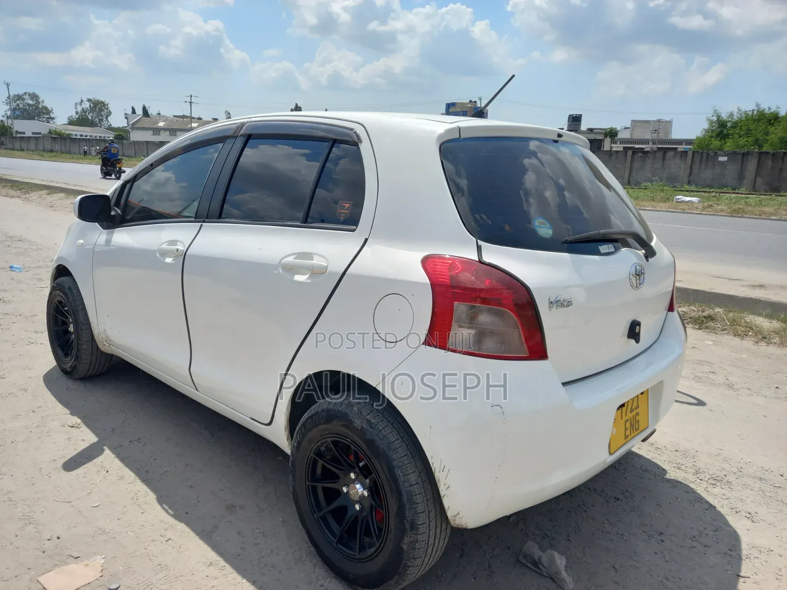 Toyota Vitz 2009 White