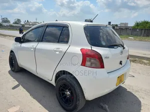 Toyota Vitz 2009 White