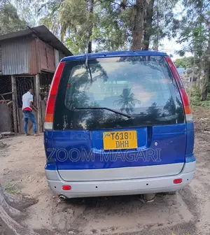 Toyota Noah 2004 Blue