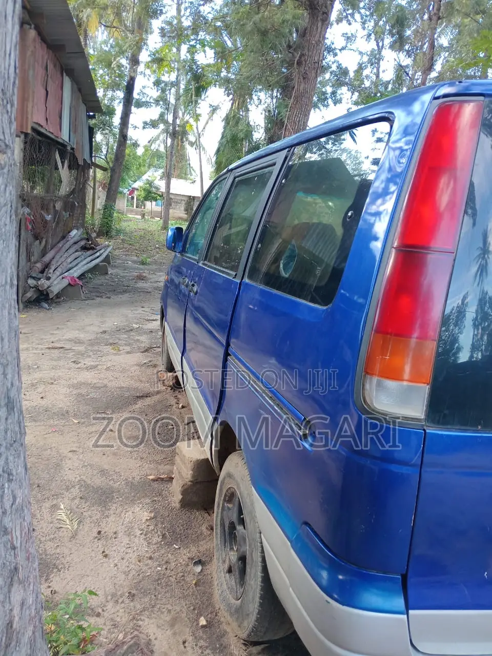 Toyota Noah 2004 Blue