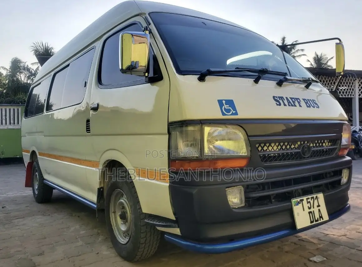 Toyota HiAce 2002 White