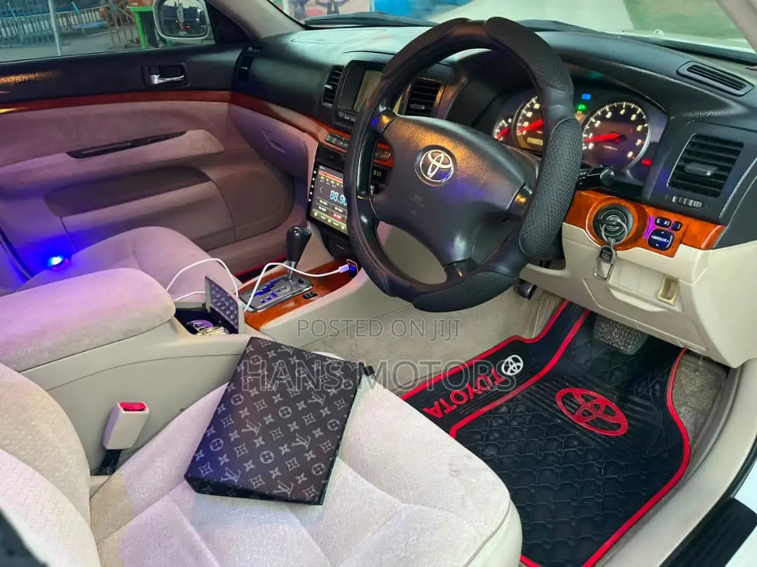 Toyota Mark II 2004 White