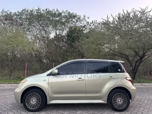 Toyota IST 2006 Gold