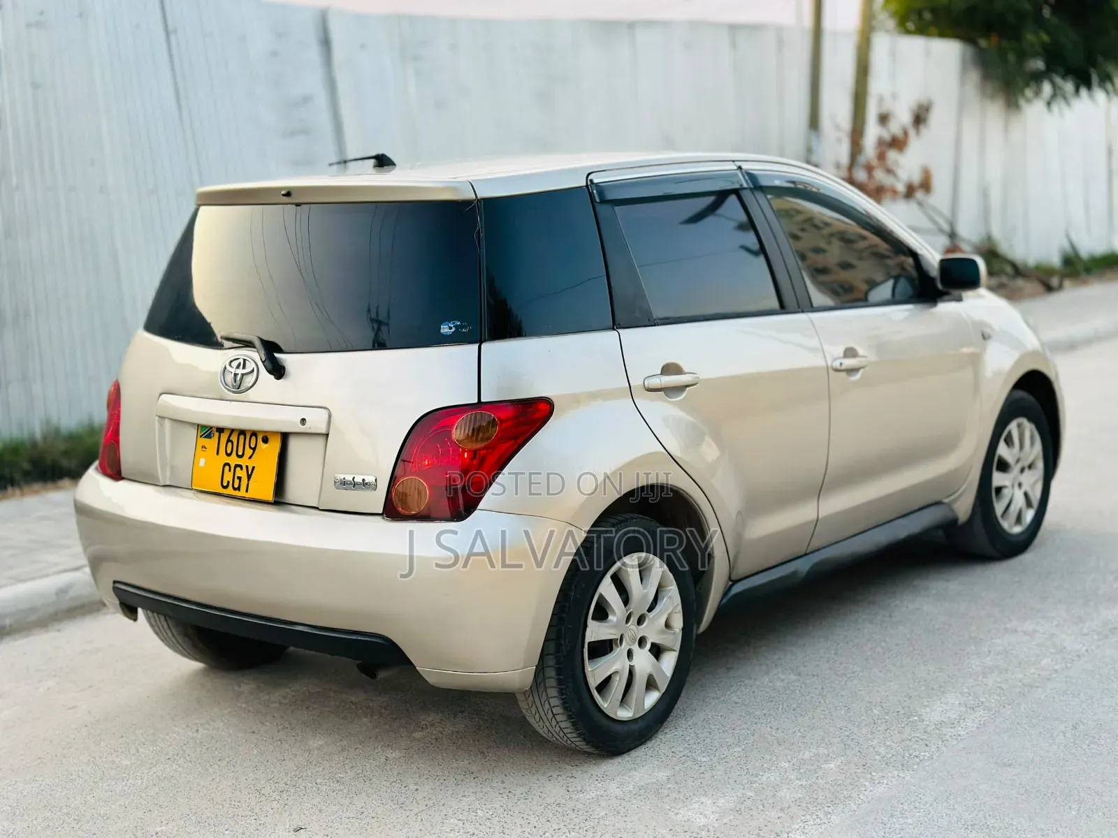 Toyota IST 2003 Gold