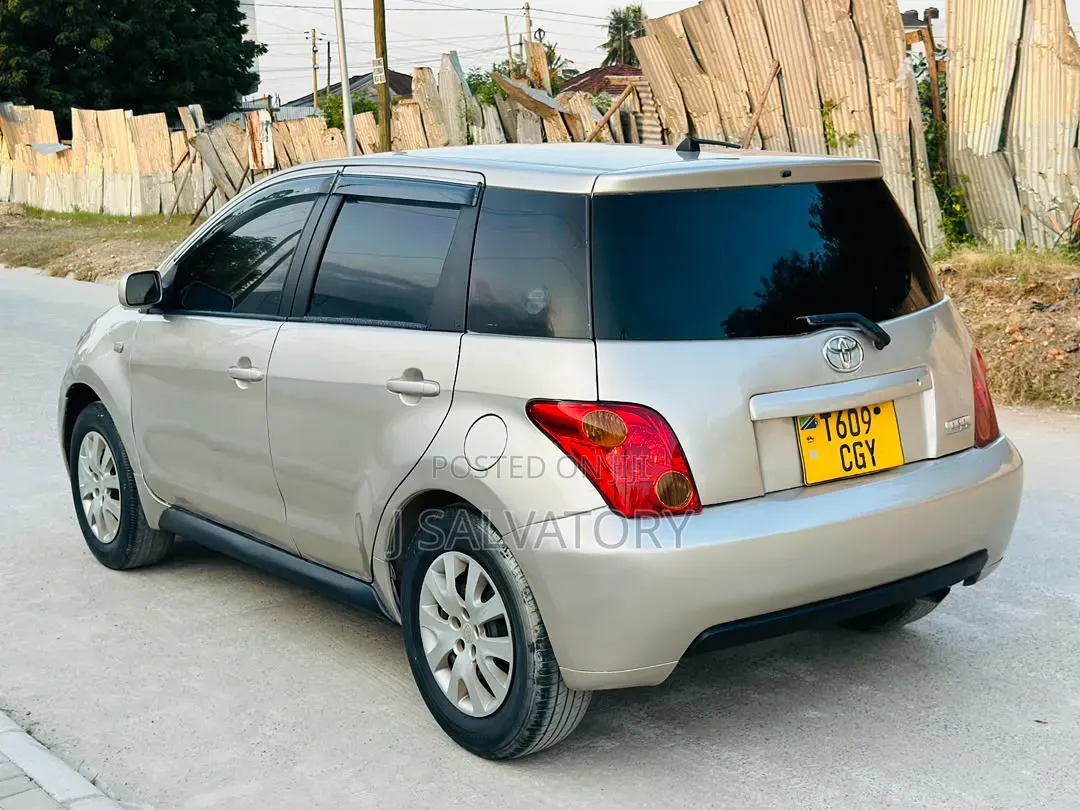 Toyota IST 2003 Gold
