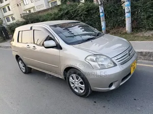 Toyota Raum 2005 Gold