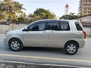 Toyota Raum 2005 Gold