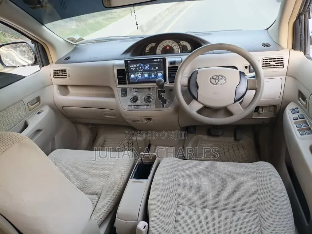 Toyota Raum 2005 Gold
