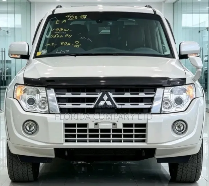 Mitsubishi Pajero 2013 White