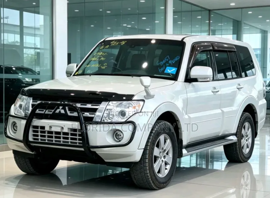 Mitsubishi Pajero 2013 White