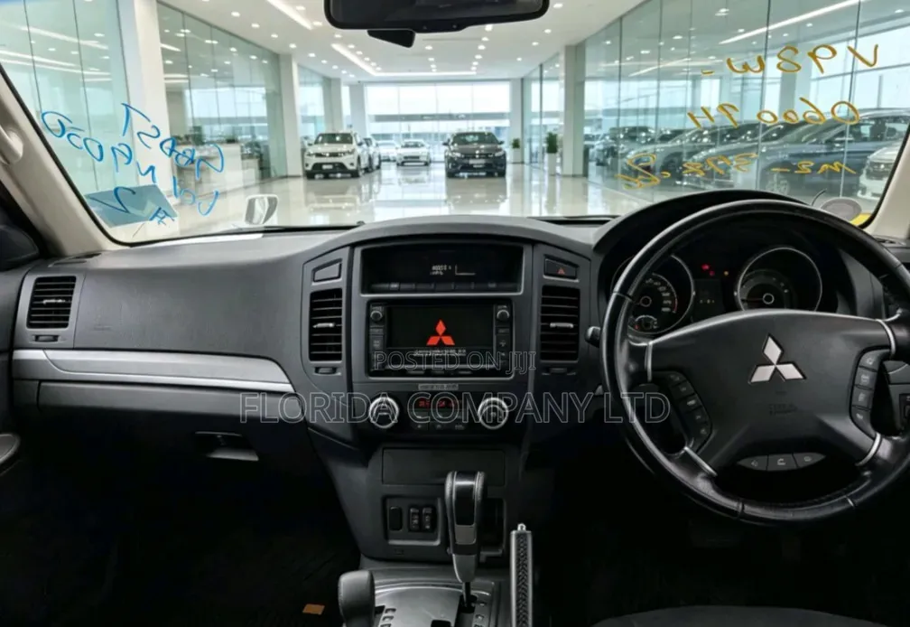 Mitsubishi Pajero 2013 White