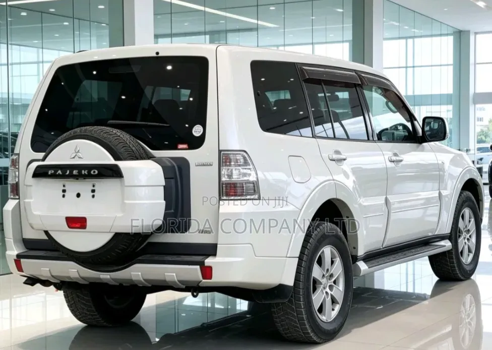 Mitsubishi Pajero 2013 White