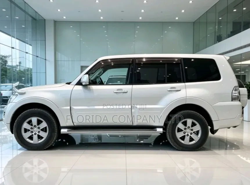 Mitsubishi Pajero 2013 White