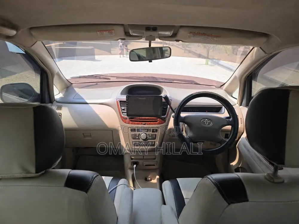 Toyota Nadia 2003 Silver