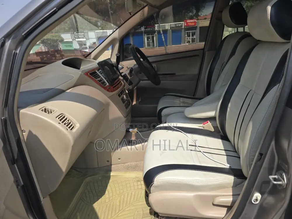 Toyota Nadia 2003 Silver