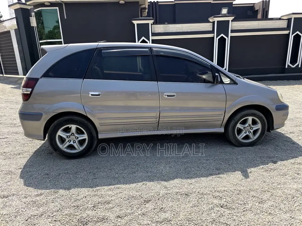 Toyota Nadia 2003 Silver