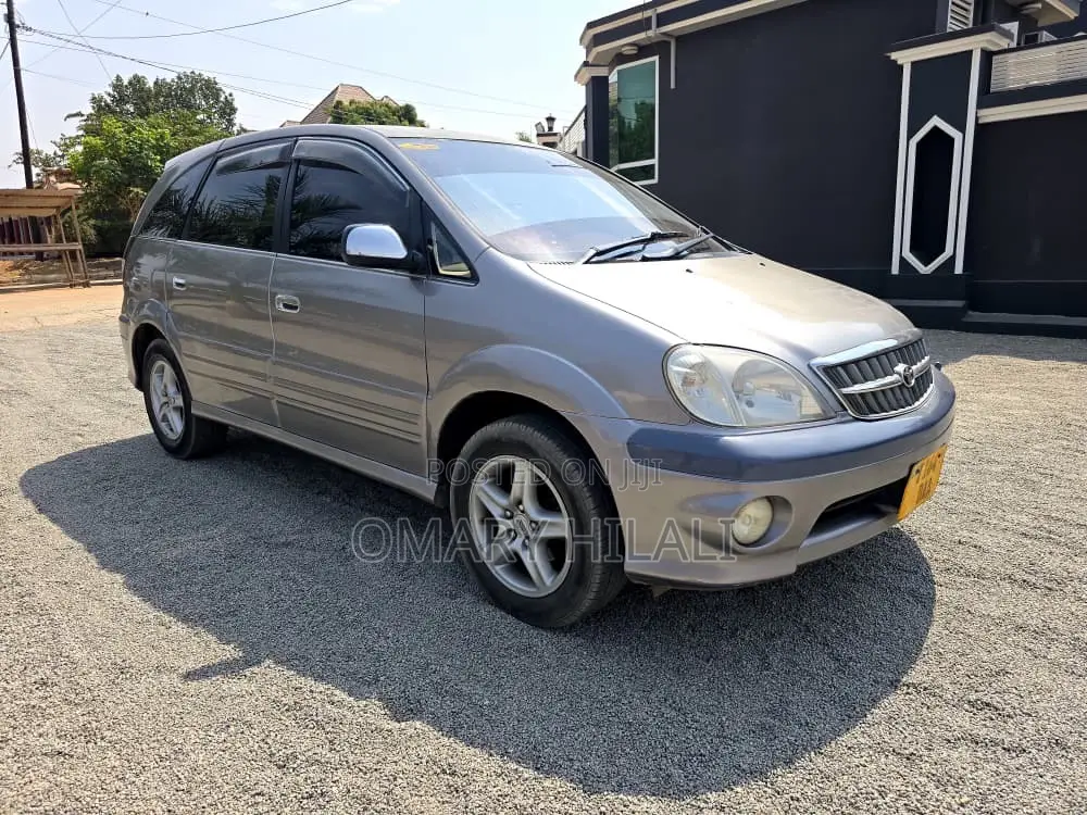 Toyota Nadia 2003 Silver