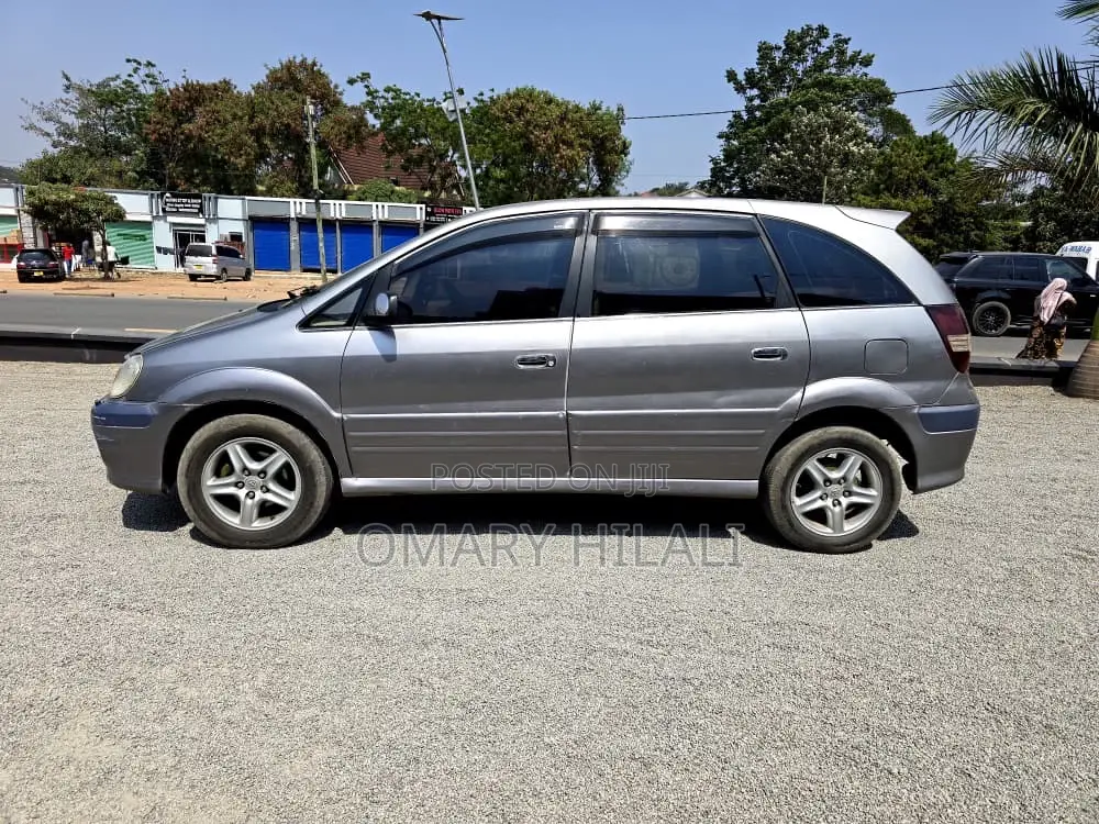 Toyota Nadia 2003 Silver