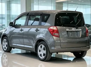 Toyota Ractis 2005