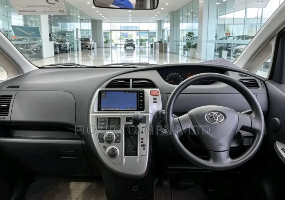 Toyota Ractis 2005