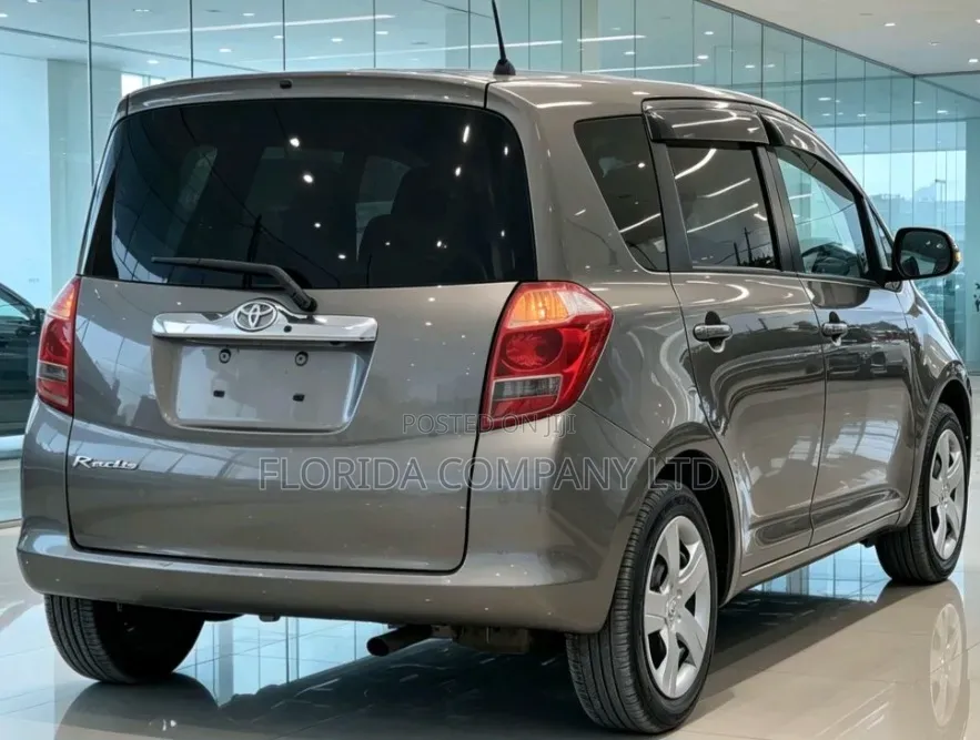 Toyota Ractis 2005