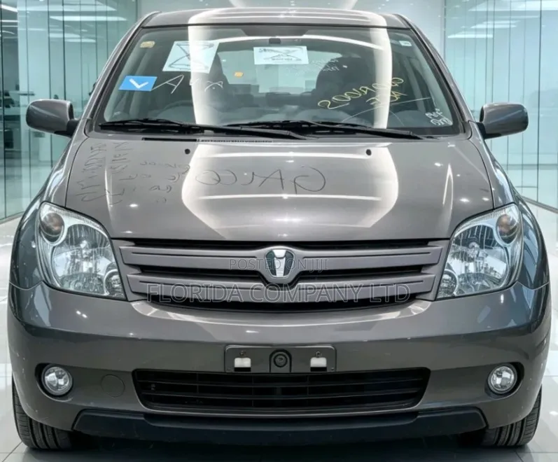 Toyota IST 2004