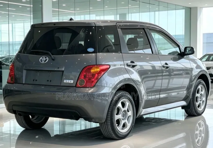 Toyota IST 2004