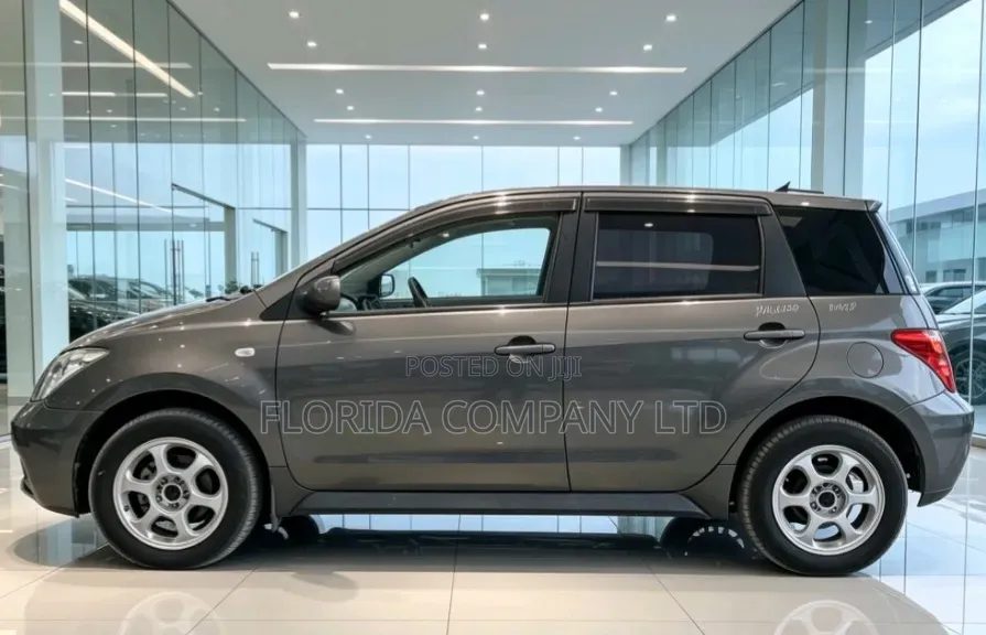 Toyota IST 2004