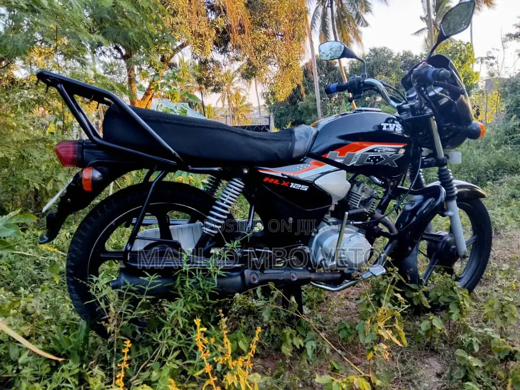 TVS HLX 125 2025 Black