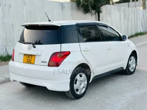 Toyota IST 2003 White