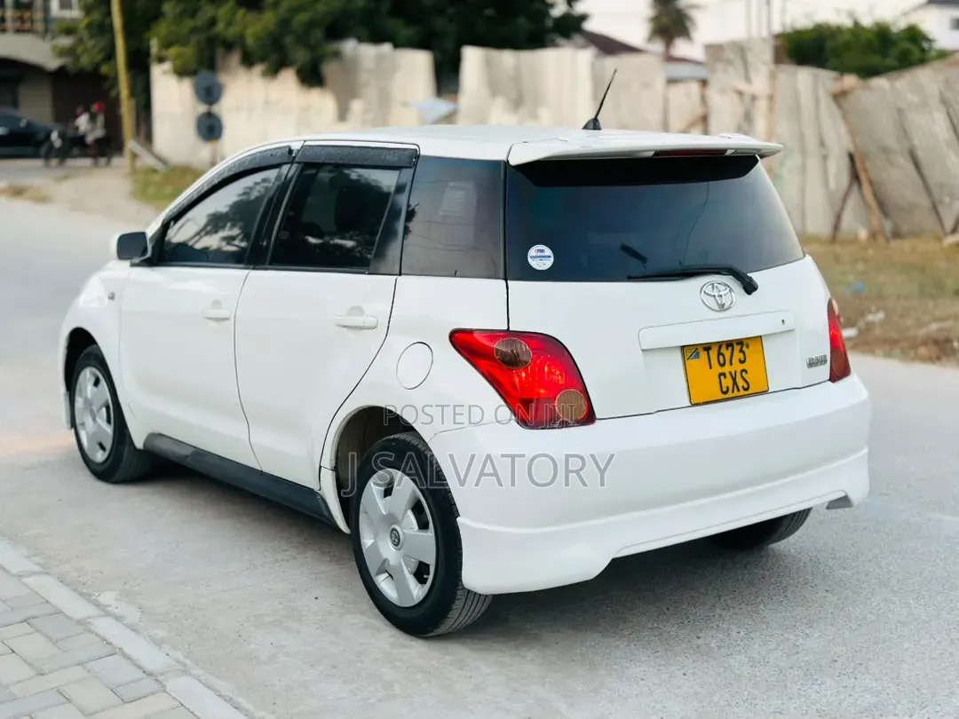 Toyota IST 2003 White