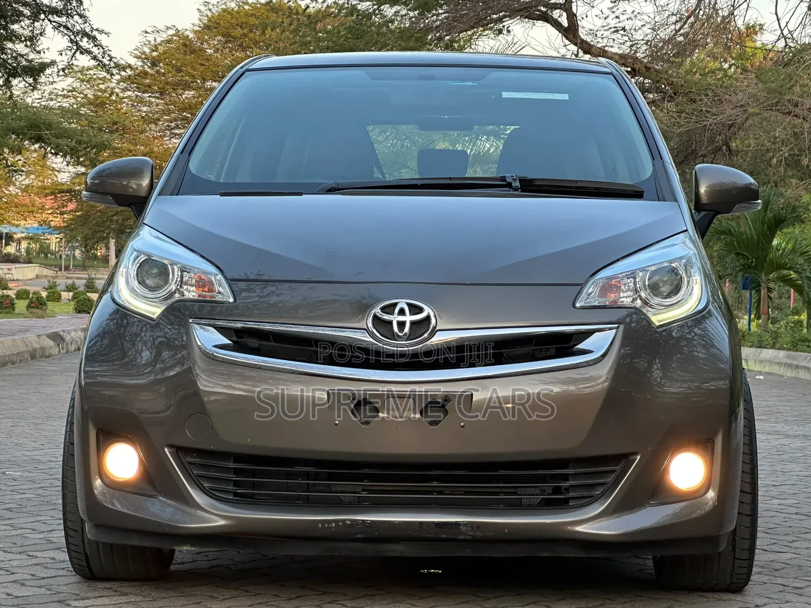 Toyota Ractis 2015 Beige