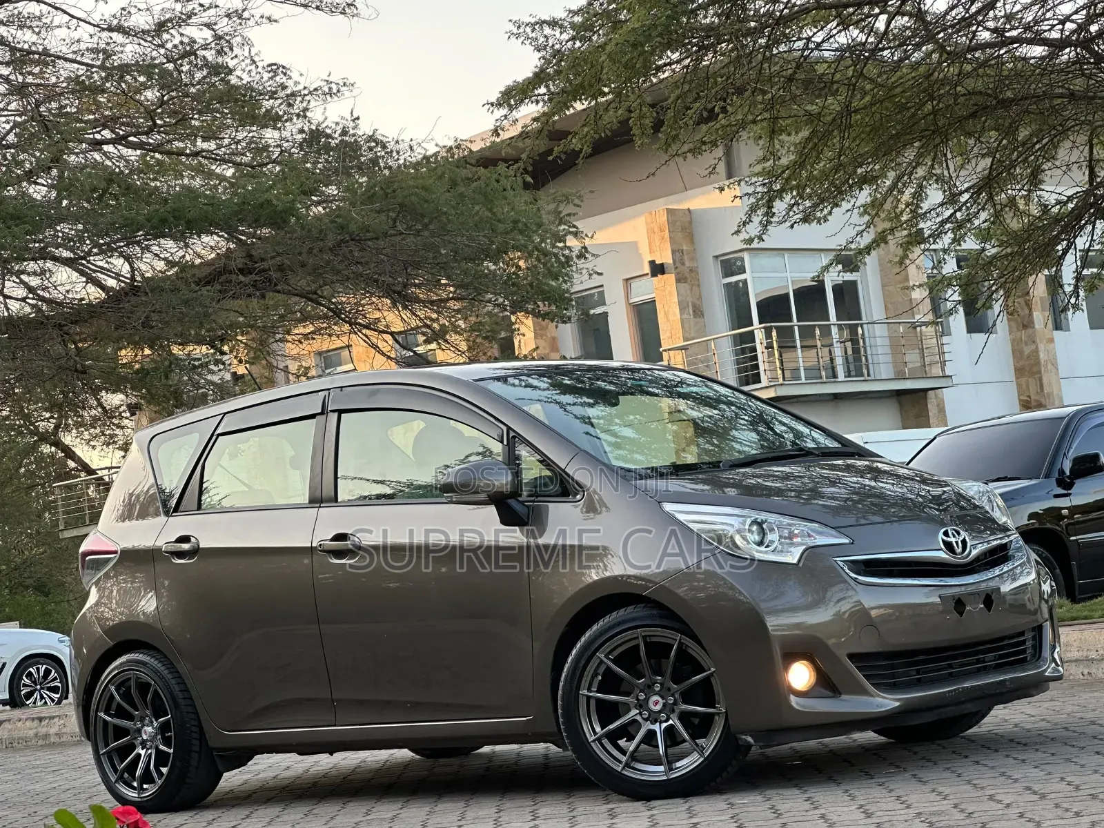 Toyota Ractis 2015 Beige