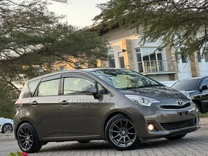 Toyota Ractis 2015 Beige