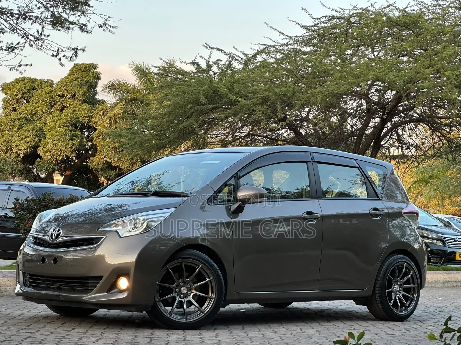 Toyota Ractis 2015 Beige