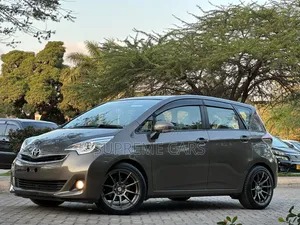 Toyota Ractis 2015 Beige