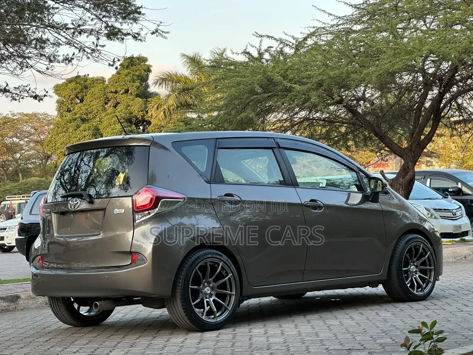 Toyota Ractis 2015 Beige