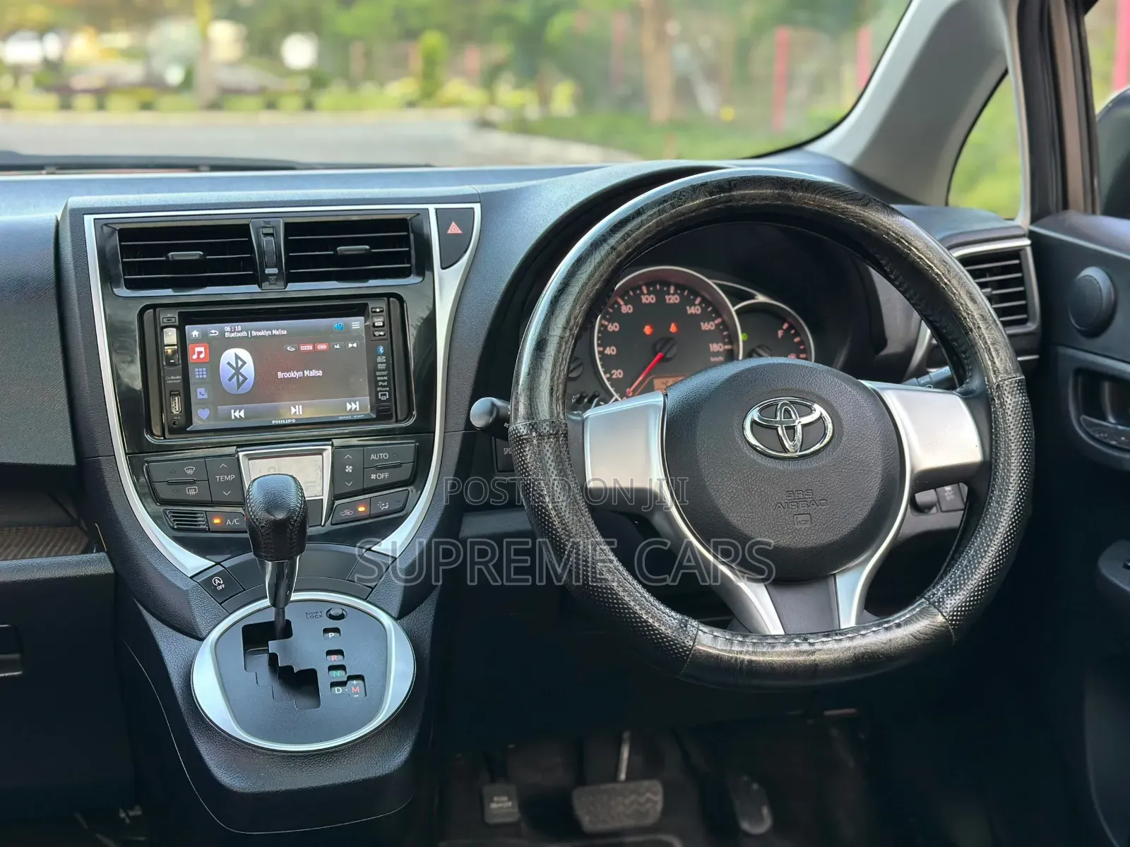 Toyota Ractis 2015 Beige