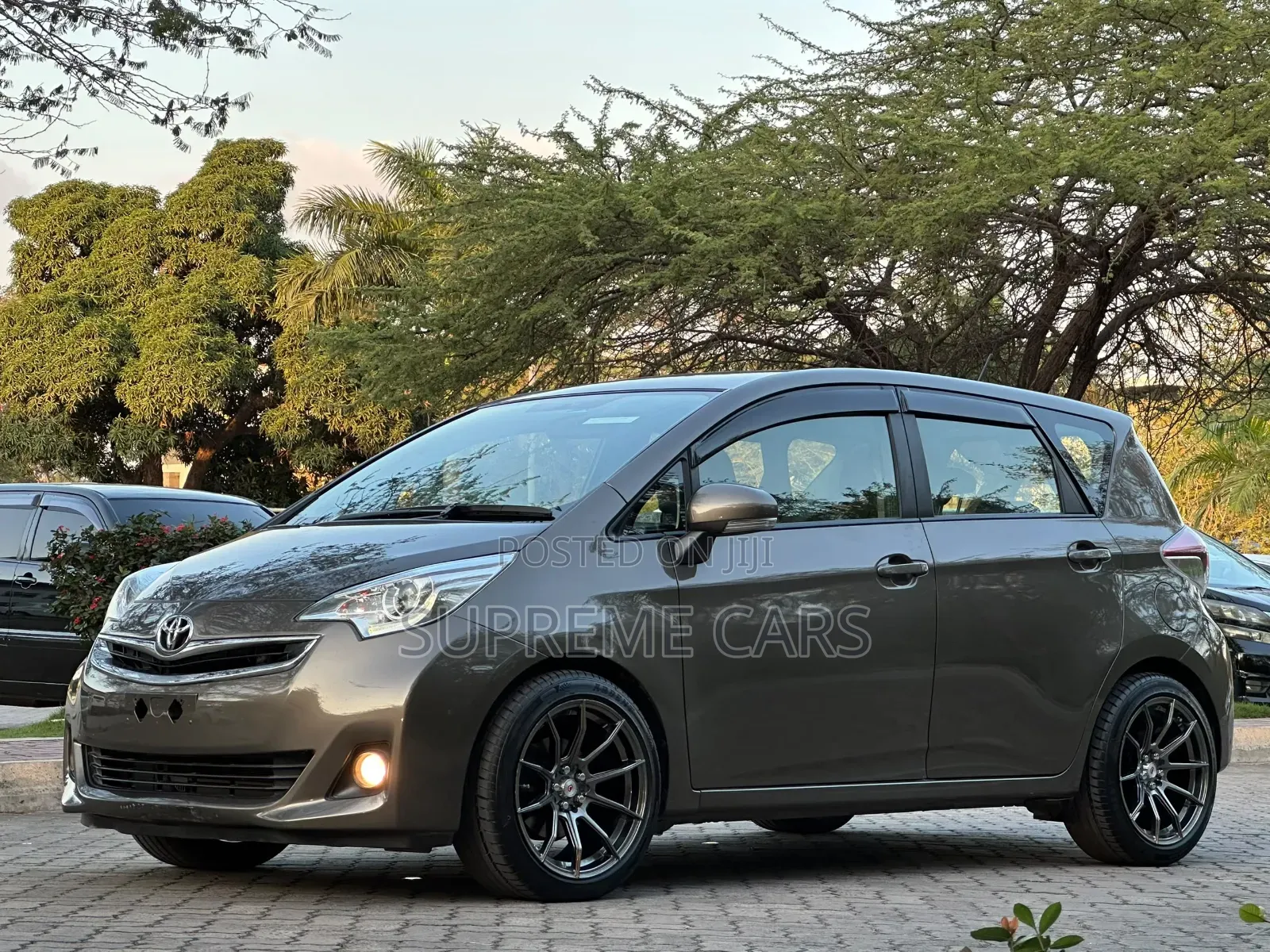 Toyota Ractis 2015 Beige