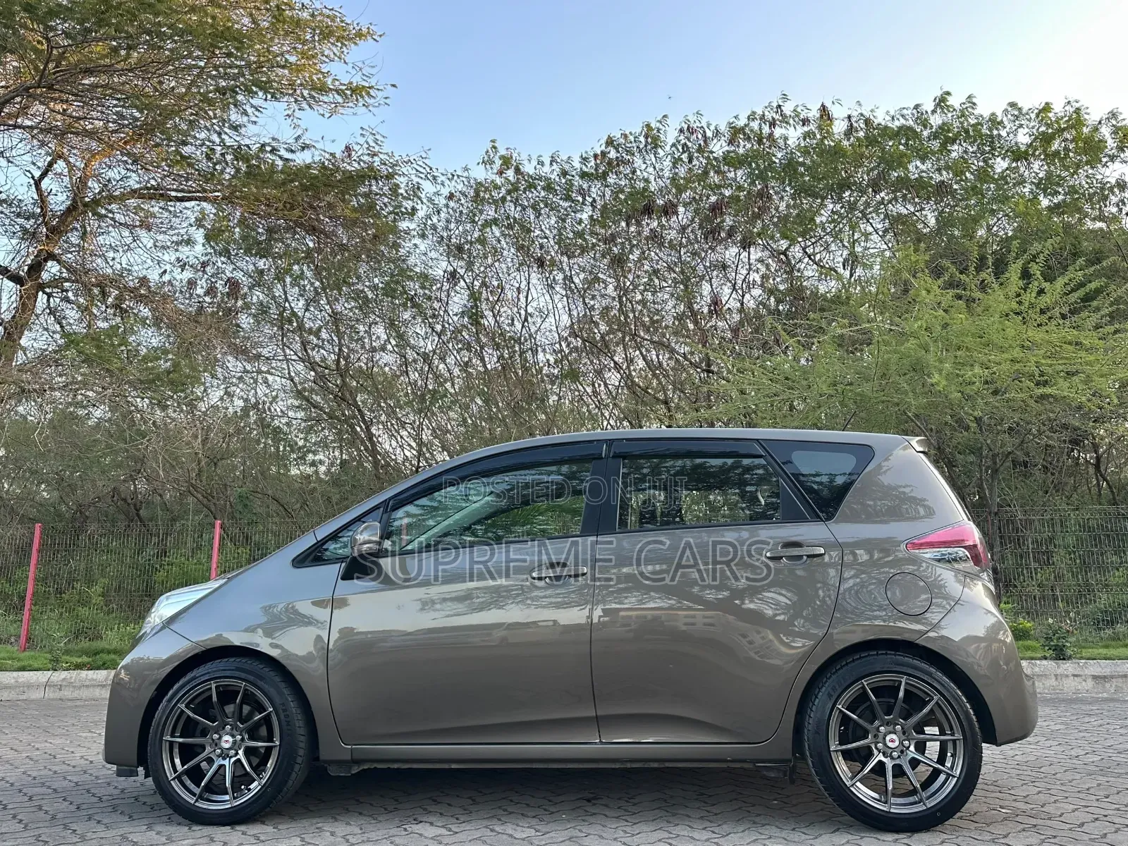 Toyota Ractis 2015 Beige