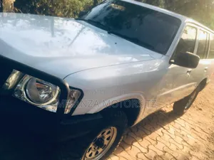 Nissan Patrol 2006 Off white