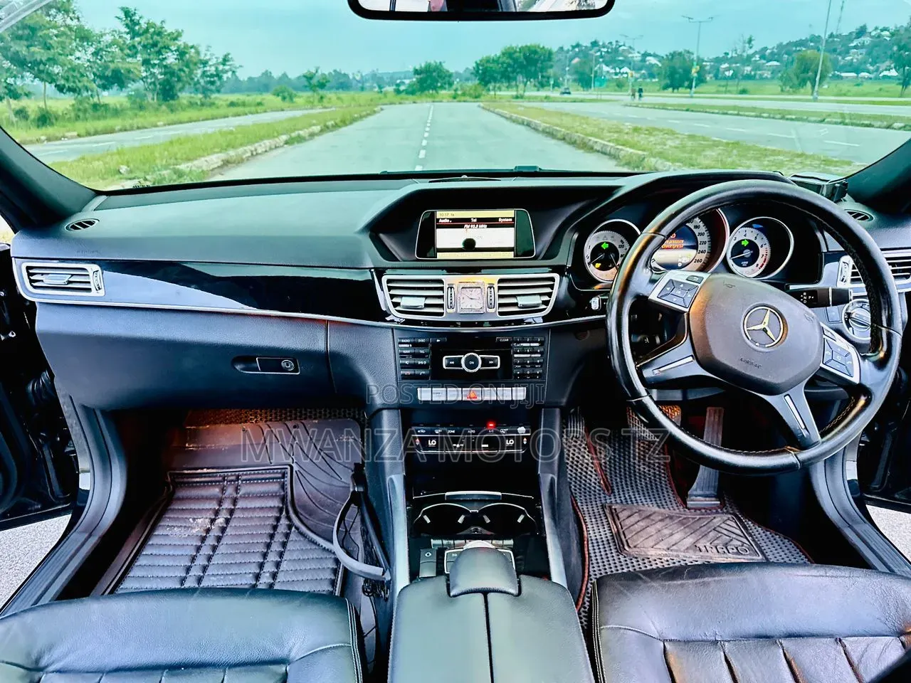 Mercedes-Benz E200 2015 Black