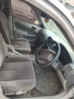 Toyota Corolla 2000 White