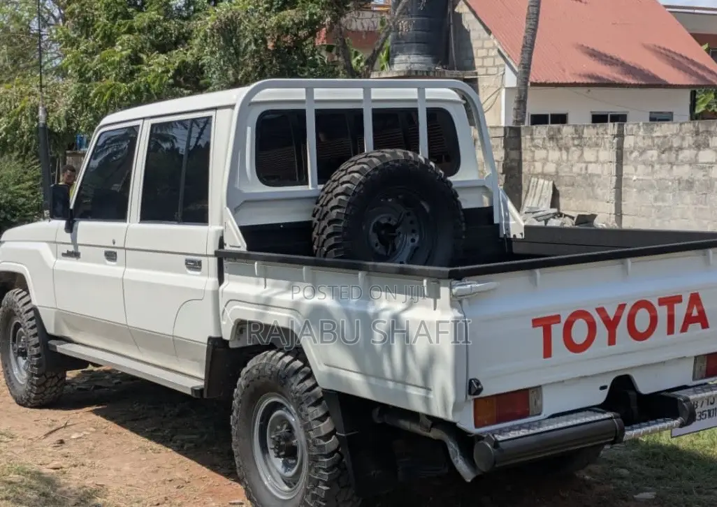 Toyota Land Cruiser 79 Series 2019 White