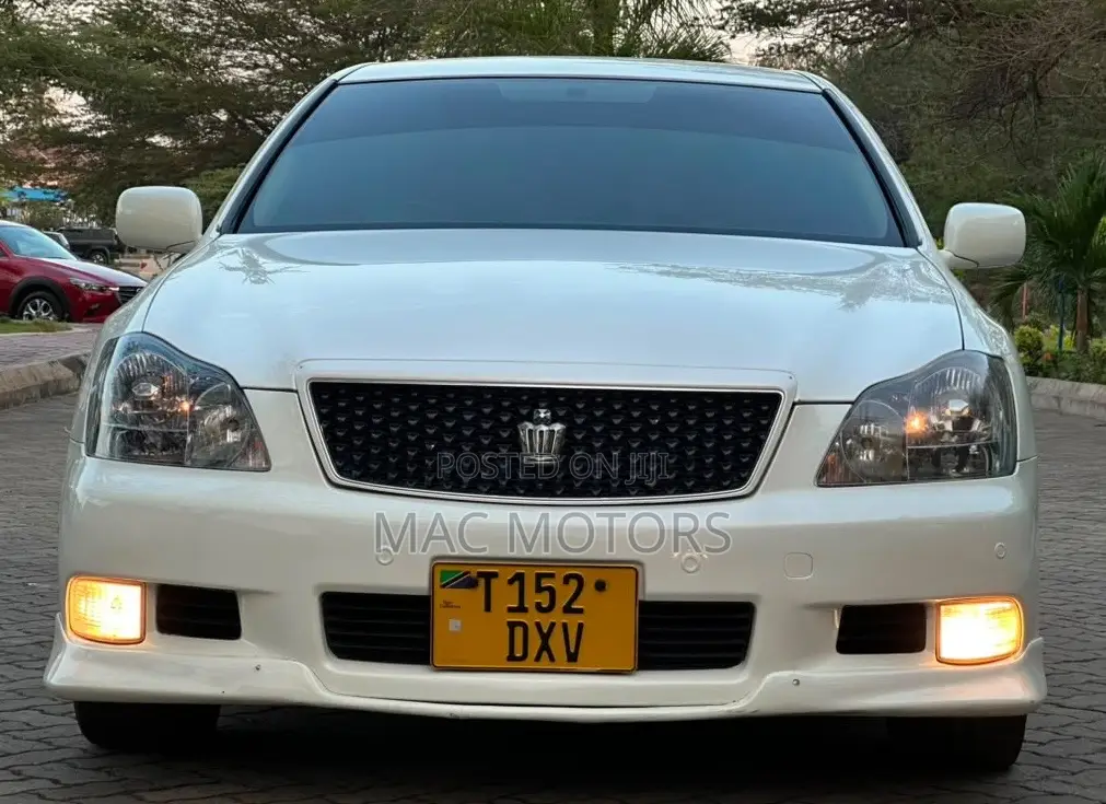 Toyota Crown 2007 White